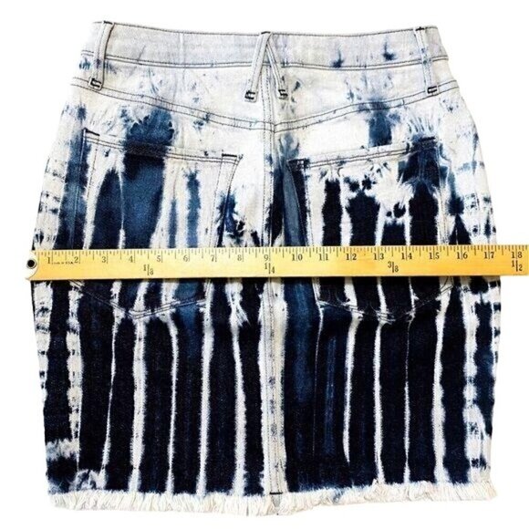 NWT Good American Shibori Denim Miniskirt, Size 4 - Picture 12 of 14